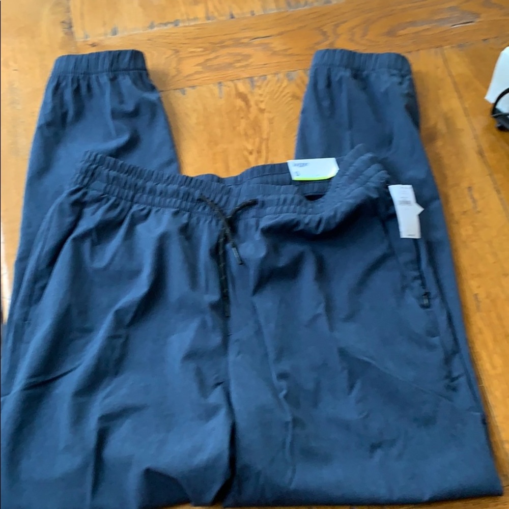 NWT Men’s old navy S go dry joggers